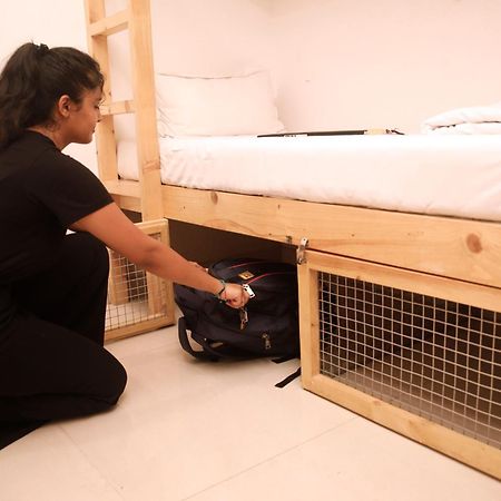 Nap Manor Hostels Mumbai Bagian luar foto