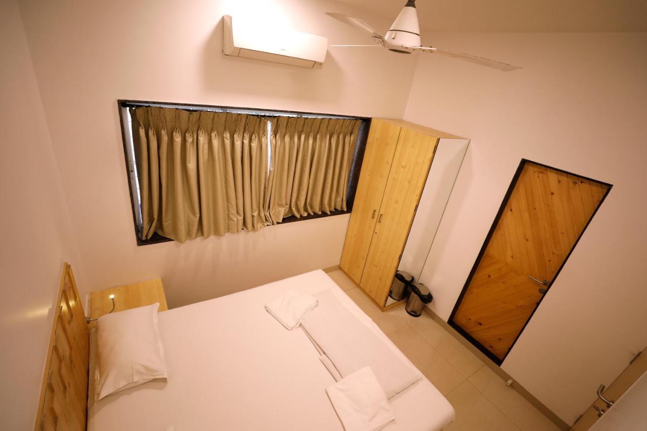 Nap Manor Hostels Mumbai Bagian luar foto