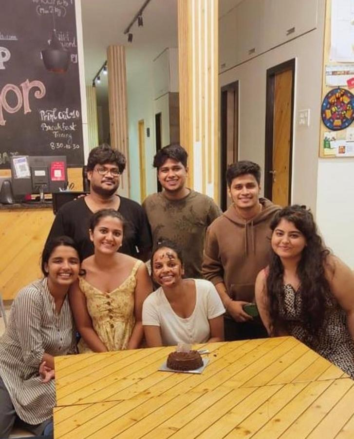 Nap Manor Hostels Mumbai Bagian luar foto