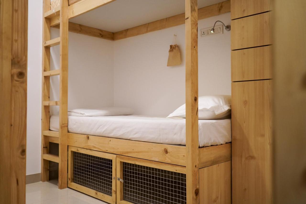 Nap Manor Hostels Mumbai Bagian luar foto
