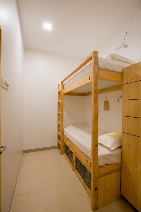 Nap Manor Hostels Mumbai Bagian luar foto