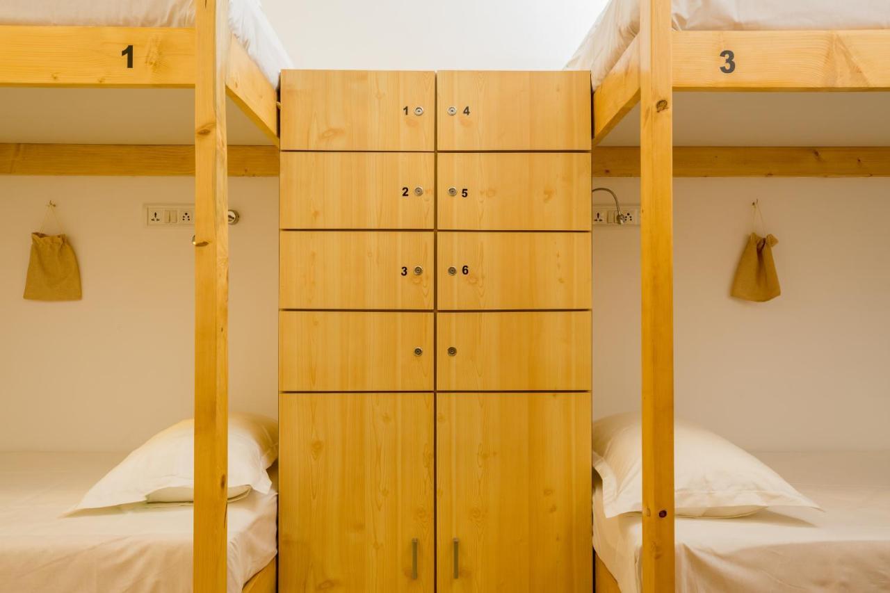 Nap Manor Hostels Mumbai Bagian luar foto