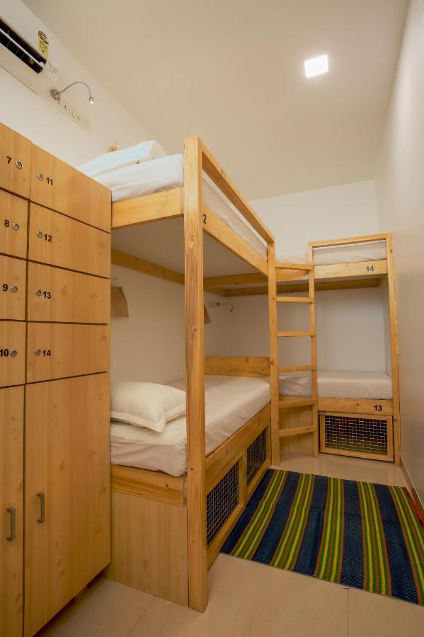 Nap Manor Hostels Mumbai Bagian luar foto