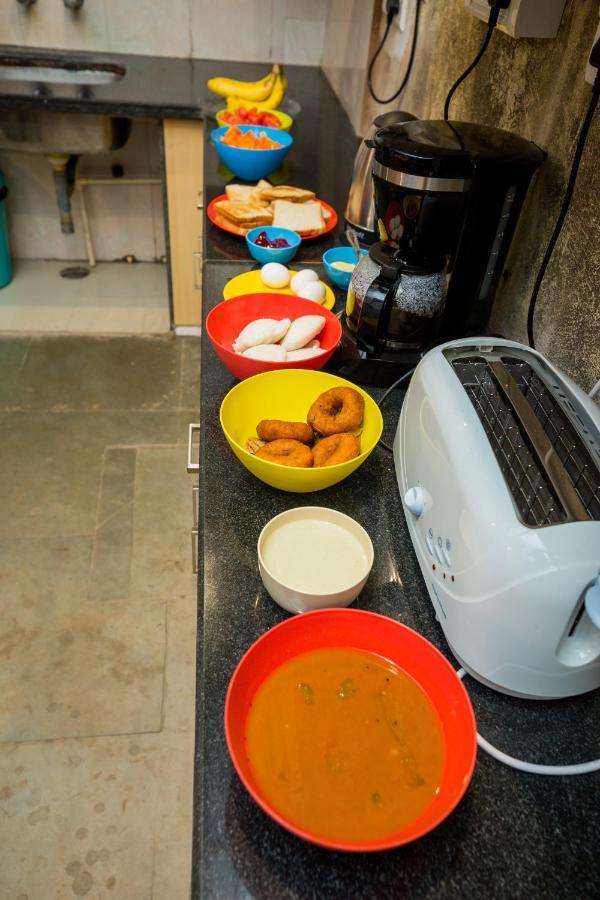Nap Manor Hostels Mumbai Bagian luar foto