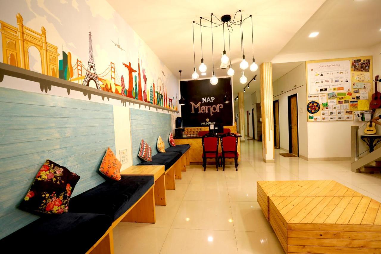 Nap Manor Hostels Mumbai Bagian luar foto