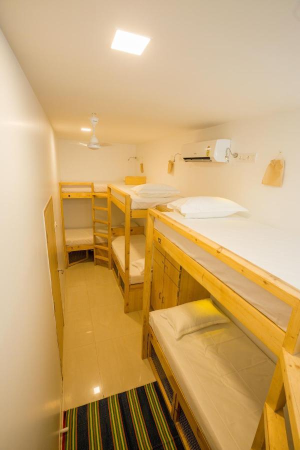 Nap Manor Hostels Mumbai Bagian luar foto